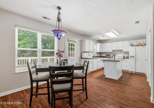 Photo 4 of Single family home for sale at 1304 Woodridge Dr, Knoxville, TN 37919 | MLS# 1356273 | Listing updated on 2026-10-23