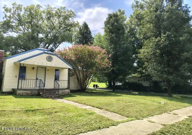 Photo 1 of Single family home for sale at 401 E Farrell St, Niota, TN 37826 | MLS# 1356222 | Listing updated on 2026-09-21