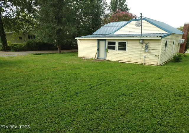 Photo 4 of Single family home for sale at 401 E Farrell St, Niota, TN 37826 | MLS# 1356222 | Listing updated on 2026-09-21