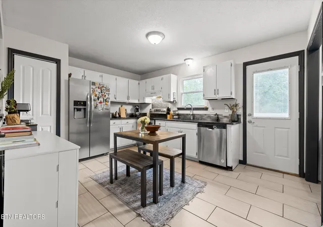 Photo 2 of Single family home for sale at 6221 Celtic Dr, Chattanooga, TN 37416 | MLS# 1356492 | Listing updated on 2026-09-23