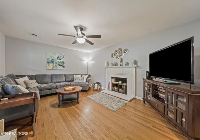 Photo 3 of Sale Pending at 441 Hardwicke Dr, Knoxville, TN 37923 | MLS# 1356585 | Listing updated on 2026-09-30