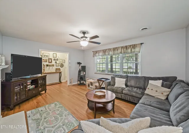 Photo 4 of Sale Pending at 441 Hardwicke Dr, Knoxville, TN 37923 | MLS# 1356585 | Listing updated on 2026-09-30