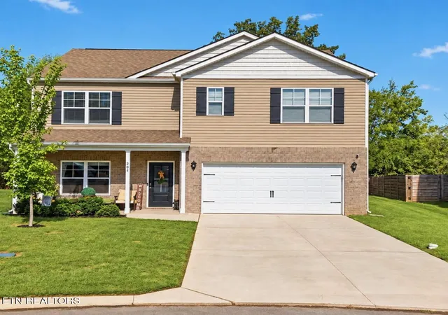 Photo 1 of Single family home for sale at 204 Paisley Reece Ln, Lenoir City, TN 37771 | MLS# 1356261 | Listing updated on 2026-09-21