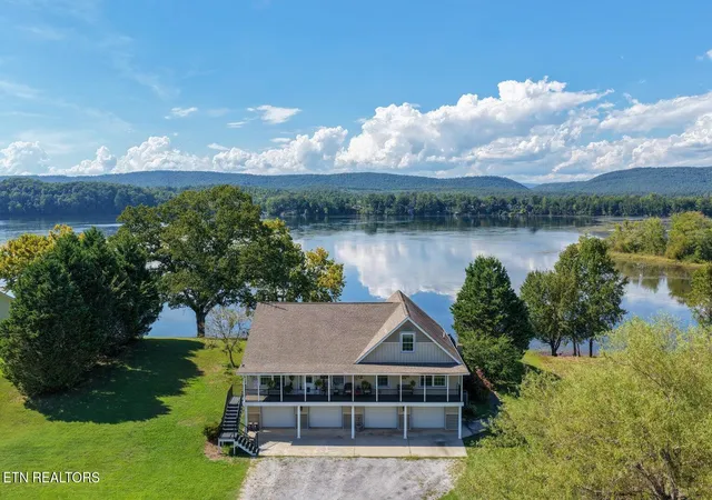 Photo 2 of Single family home for sale at 122 Eagle Point Dr, Rockwood, TN 37854 | MLS# 1356242 | Listing updated on 2026-10-05