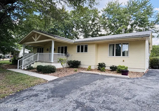 Photo 3 of Single family home for sale at 1014 Lakeshore Dr, Jamestown, TN 38556 | MLS# 1356257 | Listing updated on 2026-09-21