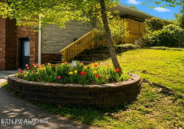 Photo 3 of Single family home for sale at 4220 Spar Dr, Knoxville, TN 37918 | MLS# 1356551 | Listing updated on 2026-10-05
