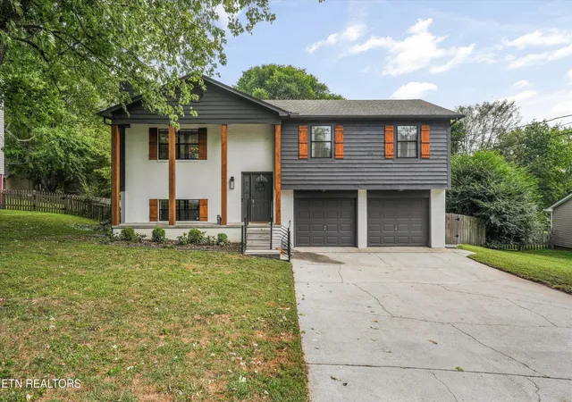 Photo 1 of Sale Pending at 1720 Wickersham Dr, Knoxville, TN 37922 | MLS# 1356330 | Listing updated on 2026-09-24
