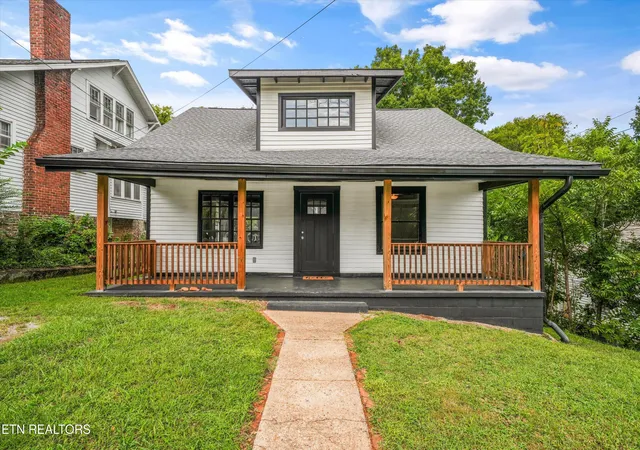 Single family home for sale at 521 Mountain View Ave, Maryville, TN 37803 | MLS# 1356832