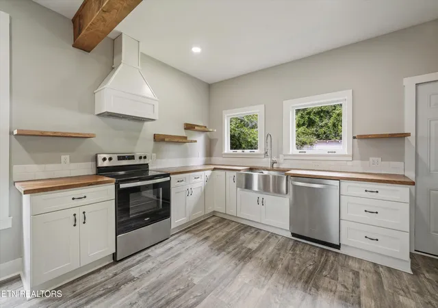 Photo 2 of Single family home for sale at 521 Mountain View Ave, Maryville, TN 37803 | MLS# 1356832 | Listing updated on 2026-09-25