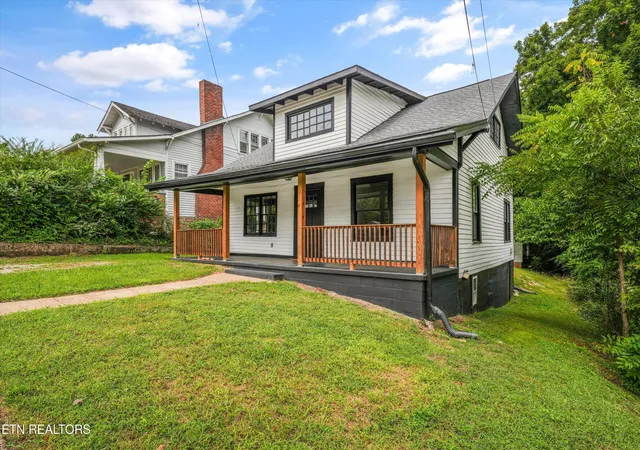 Photo 4 of Single family home for sale at 521 Mountain View Ave, Maryville, TN 37803 | MLS# 1356832 | Listing updated on 2026-09-25