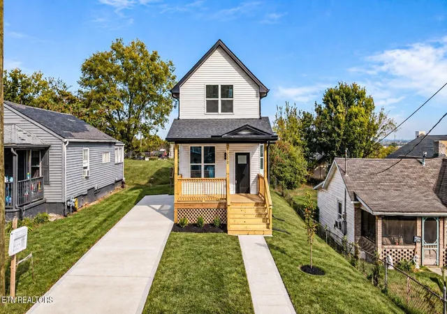 Photo 2 of Single family home for sale at 3350 Midway St, Knoxville, TN 37921 | MLS# 1356400 | Listing updated on 2026-10-09