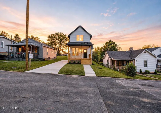 Photo 3 of Single family home for sale at 3350 Midway St, Knoxville, TN 37921 | MLS# 1356400 | Listing updated on 2026-10-09