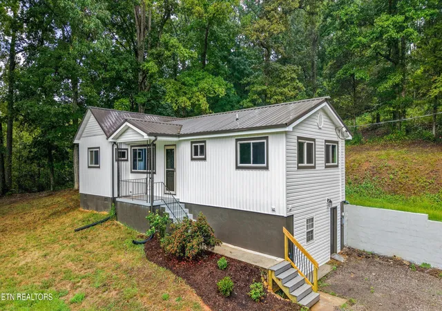 Photo 1 of Single family home for sale at 6413 Manis Rd, Knoxville, TN 37924 | MLS# 1356640 | Listing updated on 2026-10-15