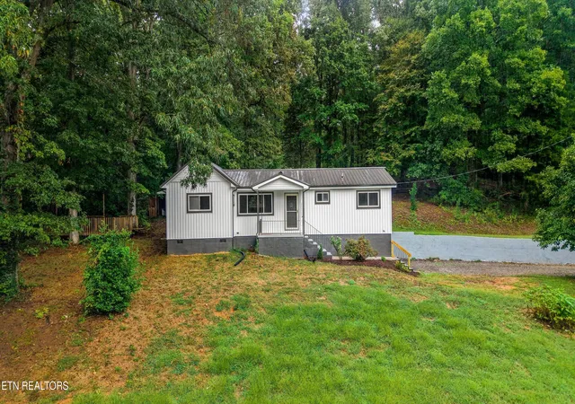 Photo 2 of Single family home for sale at 6413 Manis Rd, Knoxville, TN 37924 | MLS# 1356640 | Listing updated on 2026-10-15
