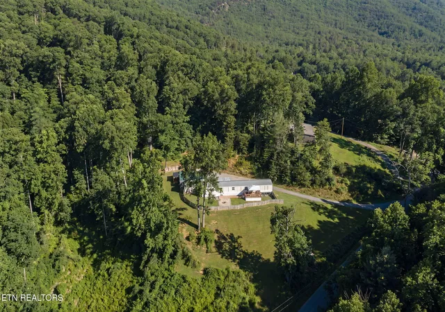 Photo 4 of Single family home for sale at 425 Bazel Rd, Harriman, TN 37748 | MLS# 1356343 | Listing updated on 2026-09-25