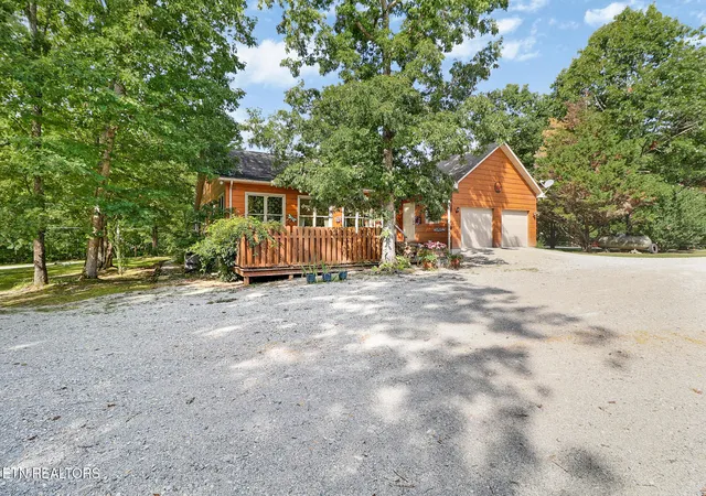 Photo 2 of Single family home for sale at 618 Ridge Top Dr, Jamestown, TN 38556 | MLS# 1356286 | Listing updated on 2026-09-22