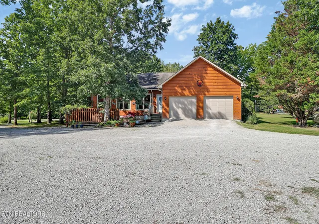 Photo 3 of Single family home for sale at 618 Ridge Top Dr, Jamestown, TN 38556 | MLS# 1356286 | Listing updated on 2026-09-22