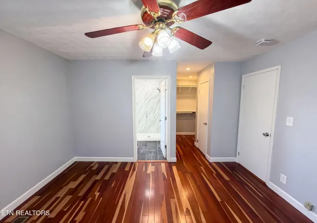 Photo 3 of Single family home for sale at 302 Sunset Ln, Harriman, TN 37748 | MLS# 1356677 | Listing updated on 2026-09-24