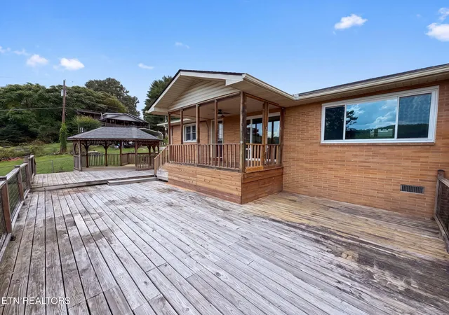 Photo 4 of Single family home for sale at 302 Sunset Ln, Harriman, TN 37748 | MLS# 1356677 | Listing updated on 2026-09-24