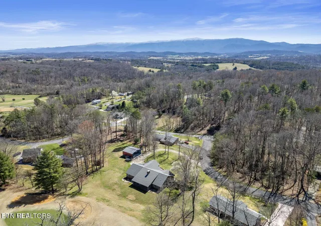 Photo 2 of Single family home for sale at 165 Fairway Dr, Greeneville, TN 37743 | MLS# 1356308 | Listing updated on 2026-10-01