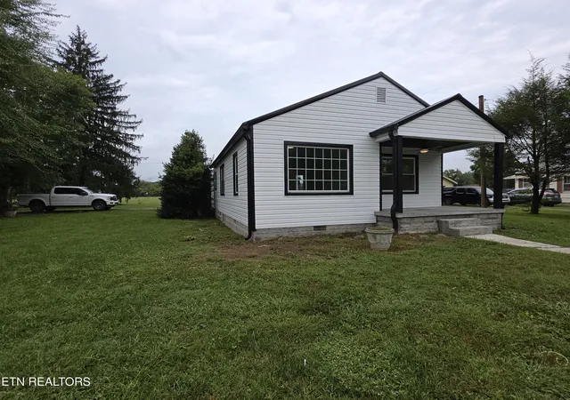 Single family home for sale at 305 N 15th Street, Middlesboro, KY 40965 | MLS# 1356312