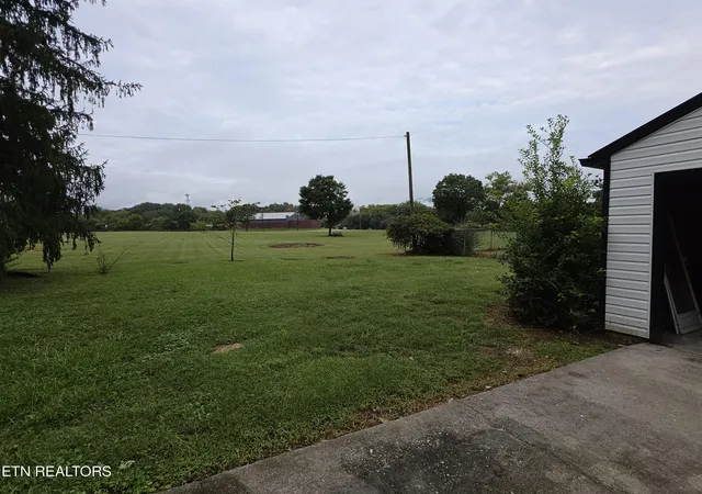 Photo 3 of Single family home for sale at 305 N 15th Street, Middlesboro, KY 40965 | MLS# 1356312 | Listing updated on 2026-10-09