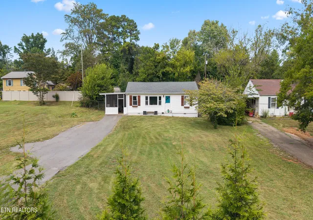 Single family home for sale at 7205 S Northshore Dr, Knoxville, TN 37919 | MLS# 1356436