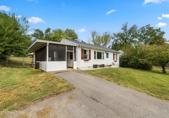 Photo 2 of Single family home for sale at 7205 S Northshore Dr, Knoxville, TN 37919 | MLS# 1356436 | Listing updated on 2026-10-04