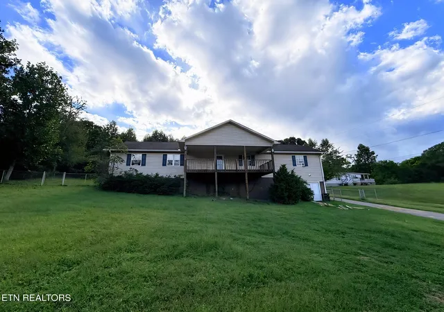 Photo 3 of Single family home for sale at 272 Cowan Ln, La Follette, TN 37766 | MLS# 1356750 | Listing updated on 2026-09-25