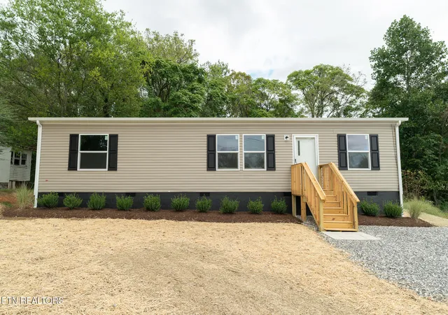 Single family home for sale at 112 Redwood Dr, Harriman, TN 37748 | MLS# 1356347