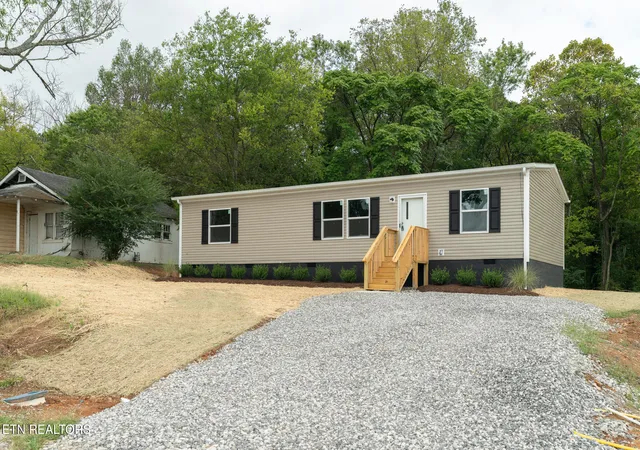 Photo 1 of Single family home for sale at 112 Redwood Dr, Harriman, TN 37748 | MLS# 1356347 | Listing updated on 2026-09-25