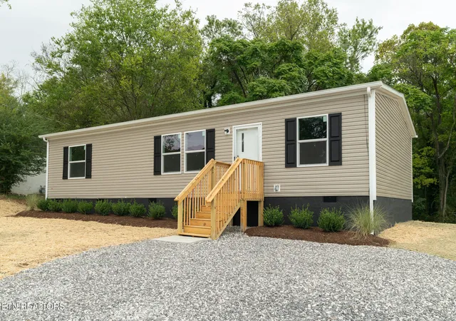Photo 2 of Single family home for sale at 112 Redwood Dr, Harriman, TN 37748 | MLS# 1356347 | Listing updated on 2026-09-25