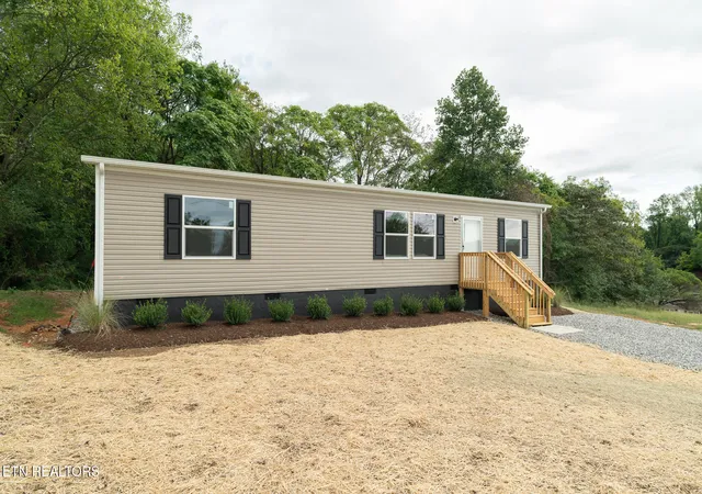 Photo 3 of Single family home for sale at 112 Redwood Dr, Harriman, TN 37748 | MLS# 1356347 | Listing updated on 2026-09-25