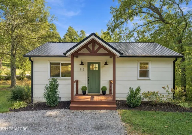 Photo 1 of Single family home for sale at 712 E Millers Cvs Rd, Walland, TN 37886 | MLS# 1356340 | Listing updated on 2026-10-05