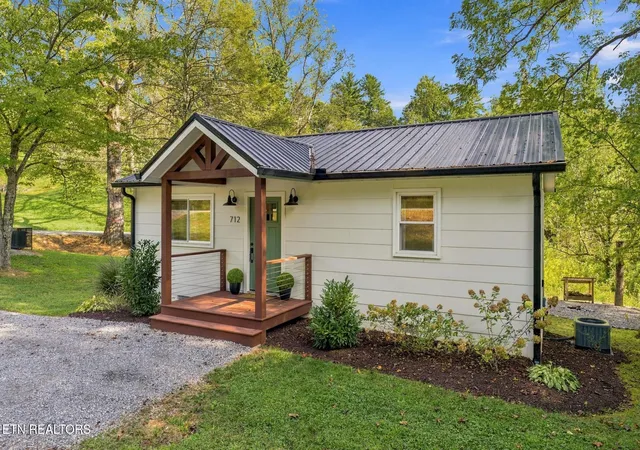 Photo 27 of Single family home for sale at 712 E Millers Cvs Rd, Walland, TN 37886 | MLS# 1356340 | Listing updated on 2026-10-05