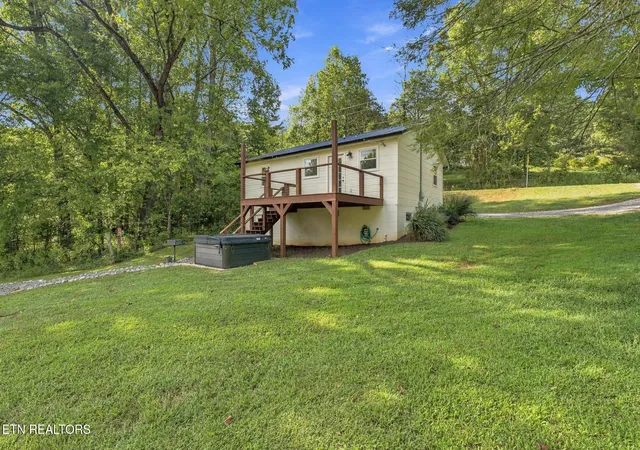 Photo 3 of Single family home for sale at 712 E Millers Cvs Rd, Walland, TN 37886 | MLS# 1356340 | Listing updated on 2026-10-05