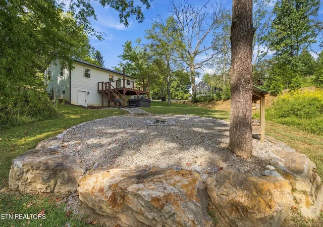 Photo 3 of Single family home for sale at 712 E Millers Cvs Rd, Walland, TN 37886 | MLS# 1356340 | Listing updated on 2026-10-05