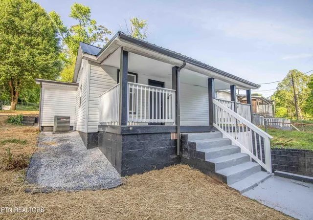 Photo 3 of Single family home for sale at 4112 Edington Rd, Knoxville, TN 37920 | MLS# 1356339 | Listing updated on 2026-09-23