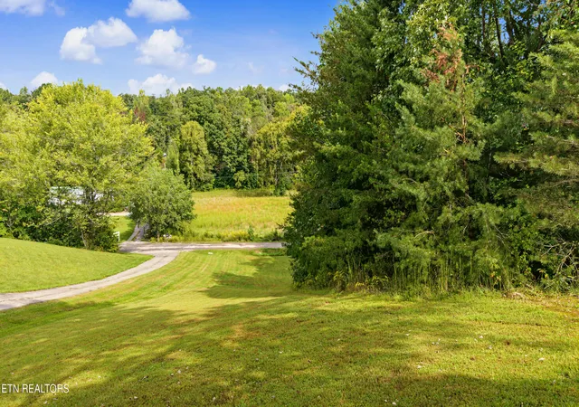 Photo 3 of Single family home for sale at 2616 Jericho Rd, Maryville, TN 37803 | MLS# 1356345 | Listing updated on 2026-09-22