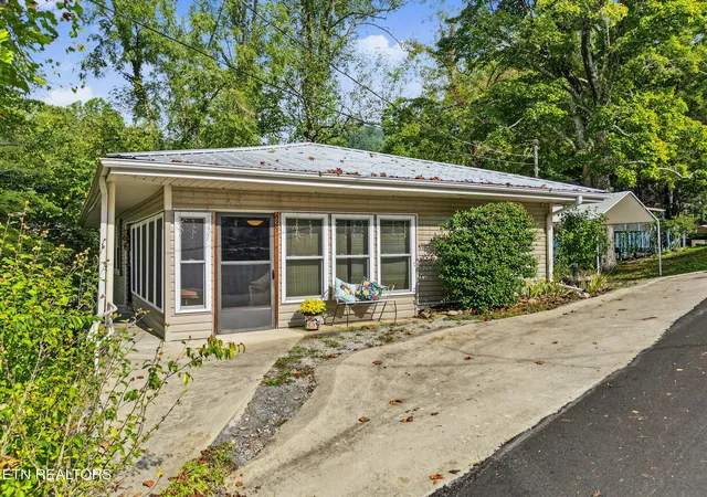 Photo 1 of Single family home for sale at 625 Asbury Ln, Gatlinburg, TN 37738 | MLS# 1356374 | Listing updated on 2026-09-22