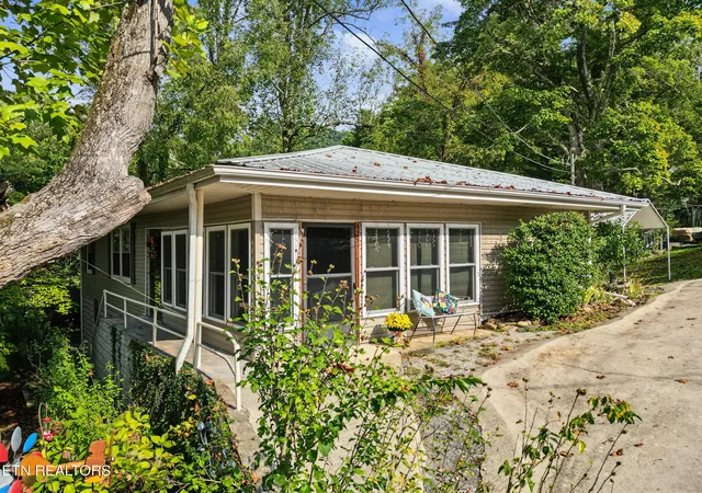 Photo 2 of Single family home for sale at 625 Asbury Ln, Gatlinburg, TN 37738 | MLS# 1356374 | Listing updated on 2026-09-22