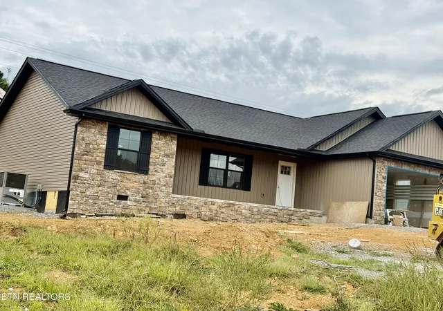 Photo 3 of Single family home for sale at 140 Milo Cir, Tazewell, TN 37879 | MLS# 1356381 | Listing updated on 2026-09-22