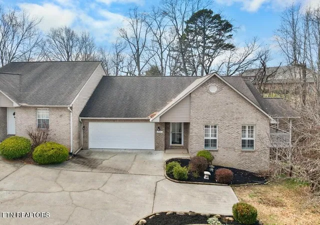Photo 3 of Sale Pending at 921 Mercer Dr, Maryville, TN 37801 | MLS# 1356475 | Listing updated on 2026-09-24