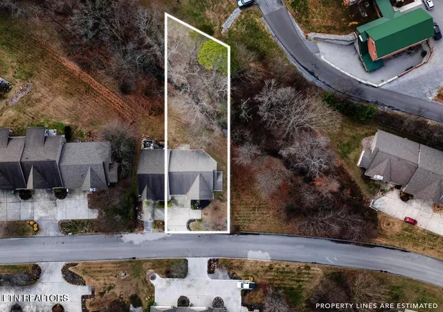 Photo 4 of Sale Pending at 921 Mercer Dr, Maryville, TN 37801 | MLS# 1356475 | Listing updated on 2026-09-24