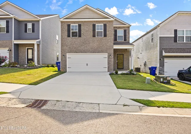 Photo 2 of Single family home for sale at 122 Harbour Pointe Ln, Oak Ridge, TN 37830 | MLS# 1356437 | Listing updated on 2026-09-23