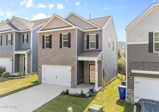 Photo 3 of Single family home for sale at 122 Harbour Pointe Ln, Oak Ridge, TN 37830 | MLS# 1356437 | Listing updated on 2026-09-23