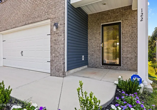 Photo 4 of Single family home for sale at 122 Harbour Pointe Ln, Oak Ridge, TN 37830 | MLS# 1356437 | Listing updated on 2026-09-23