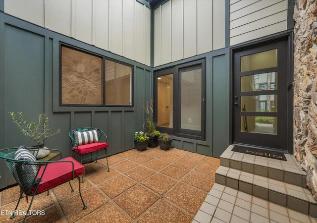 Photo 3 of Sale Pending at 1903 Cherokee Blf Dr, Knoxville, TN 37920 | MLS# 1356610 | Listing updated on 2026-10-27