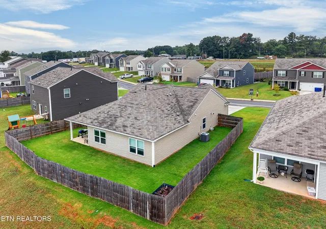 Photo 3 of Single family home for sale at 1233 Cole Dr, Talbott, TN 37877 | MLS# 1356425 | Listing updated on 2026-09-25