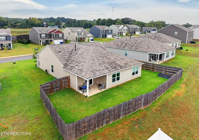Photo 4 of Single family home for sale at 1233 Cole Dr, Talbott, TN 37877 | MLS# 1356425 | Listing updated on 2026-09-25